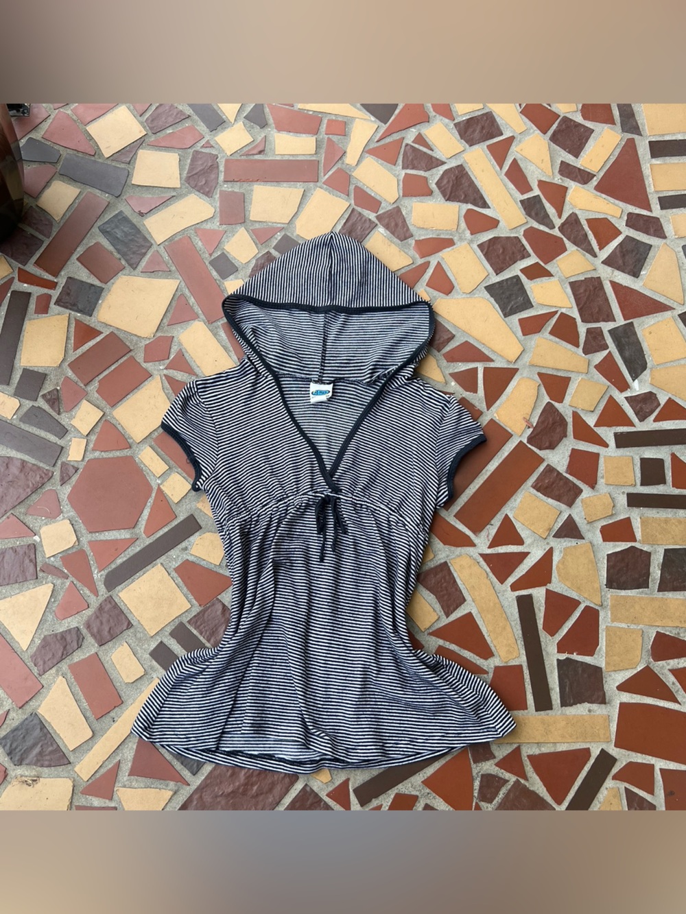 Vintage Y2K Striped Hooded Short Sleeve in Black and White